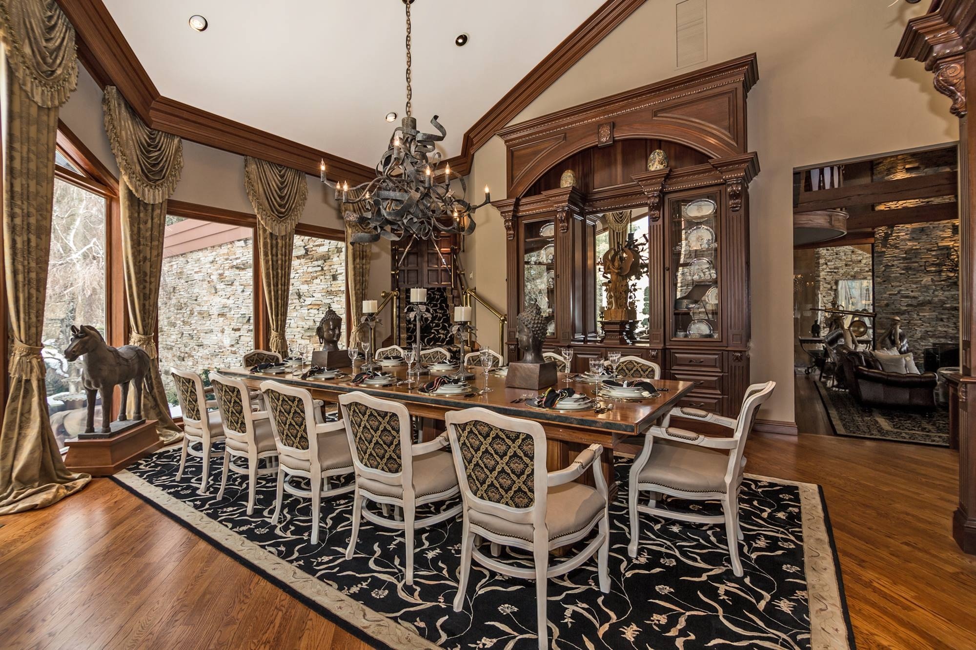 Secluded waterfront luxury estate on Long Island, New York