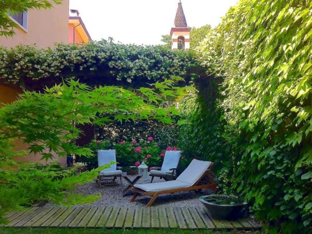 River front luxury apartment with 130sqm private garden in Verona