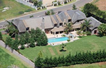 LUXURIOUS 2 STORY THATCHED MANSION IN MAJESTIC MOUNTAINOUS WINE AREA CAPE TOWN