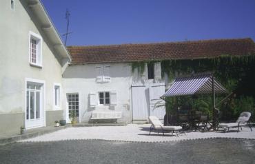 A horse-of course, equestrian property in SW France