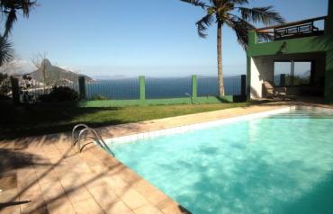 Beautiful mansion with 6 suites- RIO POST-CARD view!