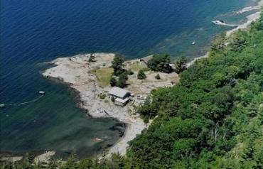 Georgian Bay waterfront, private, 5 minutes from Parry Sound, close to Muskoka Commercial .
