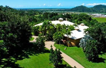 Beautiful Luxury Home For Sale in Redlynch, Queensland, Australia