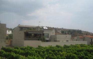 Bioclimatic spectacular modernist villa in winery area