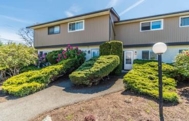Central Parksville Townhome - Moillit St