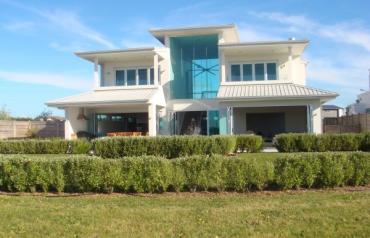 Auckland Waterfront - Selling For Cost....+ FREE sea doo