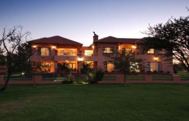 Luxurious House on Prestige Golf Estate