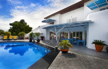 Luxury Estate House with 10/15 bedrooms and Business Centre