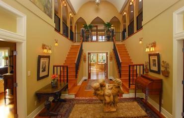GORGEOUS TUSCAN HOME IN PRESTIGIOUS OAK BAY, VICTORIA, BRITISH COLUMBIA!