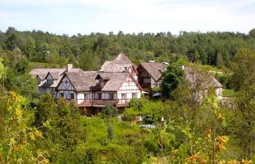 TORONTO <ONE OF A KIND> ESTATE AND COMPOUND 18,000 SQ FT OF LIFESTYLE ON 20 ACRES...well located...well built...well priced !!!