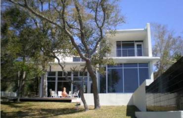 Ultra Contemporary Magnificent Waterfront Home
