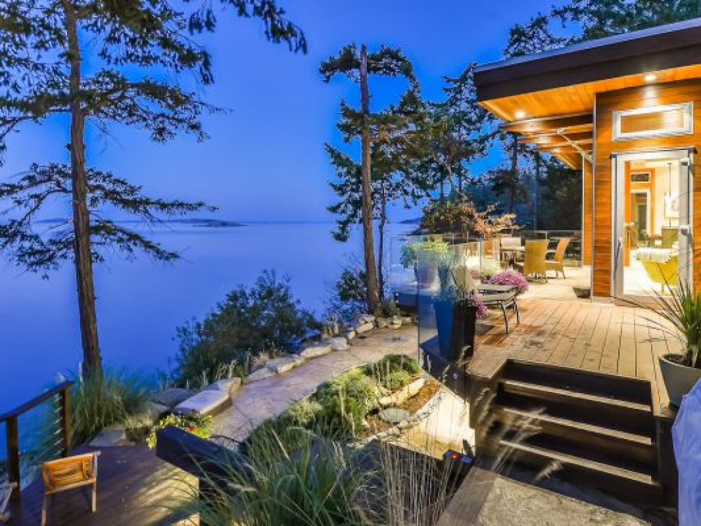 Majestic Ocean Bed And Breakfast British Columbia Canada Ocean Front Modern Home - British Columbia, Canada :: Property Details