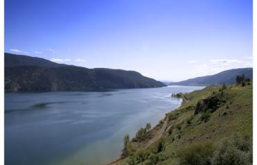 Magnificent view and lake access