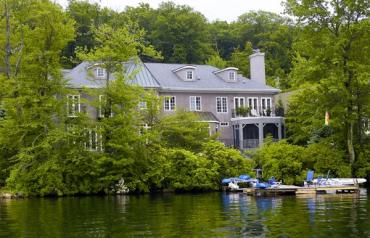 WATERFRONT RESORT LIVING ONE HOUR FROM NYC