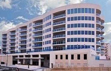 Magnificent / Luxury Condominium With Ocean Views!