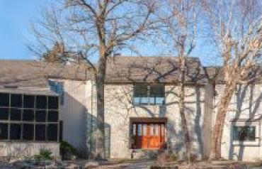 WALL STREET PROPERTY @ MAINSTREET PRICES! 10500 SQ.FT WATERFRONT PROPERTY UNDER A MILLION $$