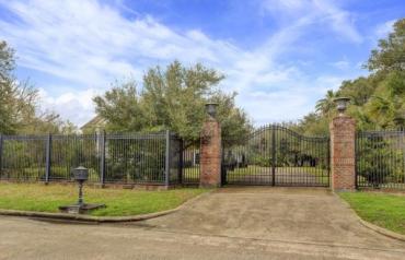8310 Brae Acres Rd, Houston, TX