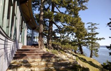 SOUTHERN GULF ISLANDS HILL TOP OCEAN VIEW HOME ON MAYNE ISLAND BRITISH COLUMBIA