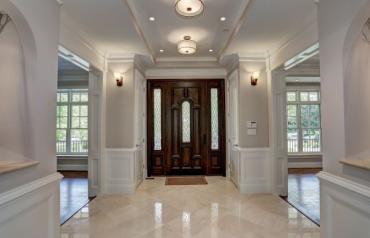 A LAVISH HOME STEEPED IN QUIET LUXURY!