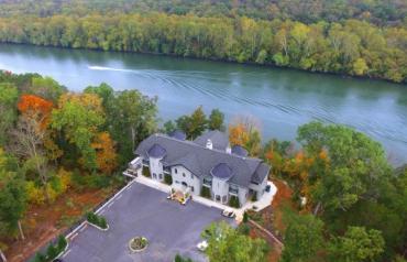 RETREAT TO LUXURY VIEWS, LOCATION & PRIVACY