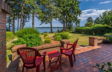 Parksville Waterfront with Home & Cottage - Dogwood Street
