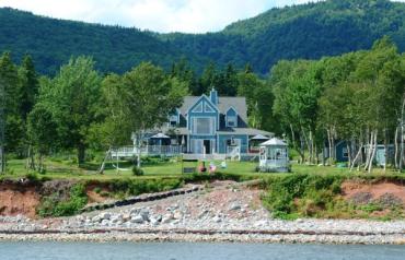 Amazing Oceanfront Resort or Family Compound (Turn-key) (Furnished) Cape Breton Island/Cabot Trail/Nova Scotia