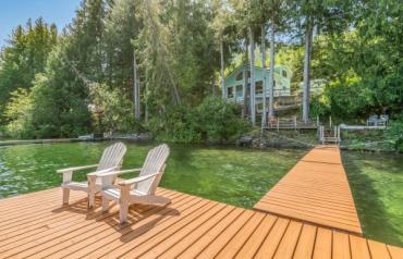 Fabulous Waterfront Home on Horne Lake - South Lake Rd