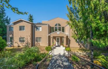Central Qualicum Beach Condo - 6th Ave