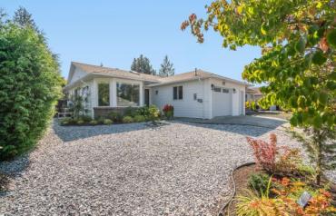 Bright and Adorable Parksville Rancher - 736 Humphrey Rd