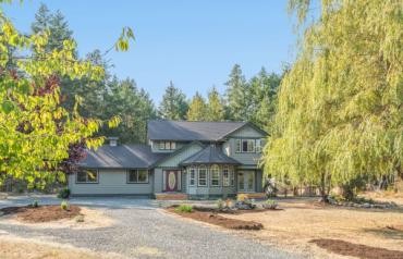 Impressive Rivers Edge Country Acreage - Peterson Rd