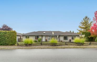 Updated Parksville Rancher with Suite Potential - Foxtail Ave