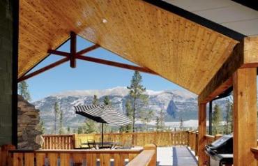 Idealic Mountain Lifestyle with Endless Mountain Views!