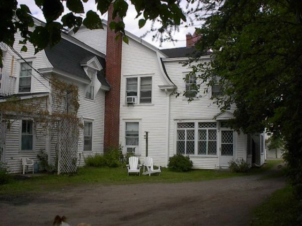Loris Bed And Breakfast New Brunswick Canada Established Victorian bed and breakfast with Restaurant - New Brunswick