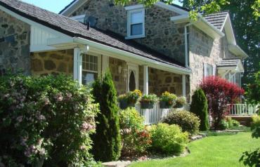 Modern Country Estate within Kitchener City Limits.