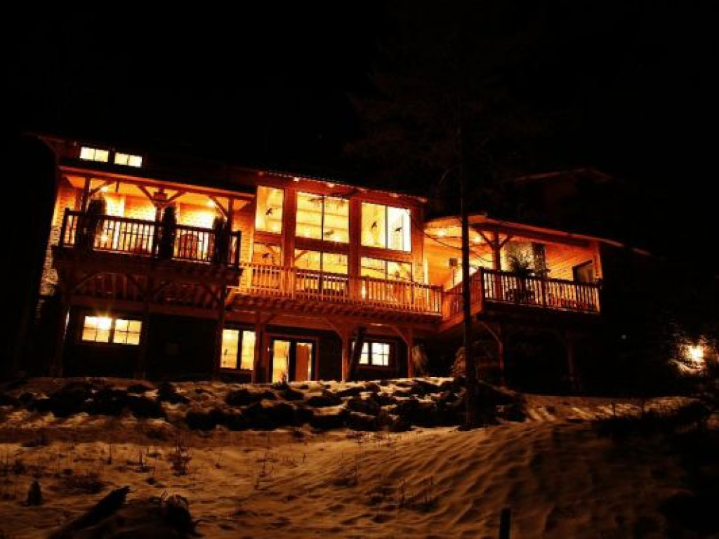 Cedar Street Guest House British Columbia Canada Twisted Timber Guest House - British Columbia, Canada :: Property Details