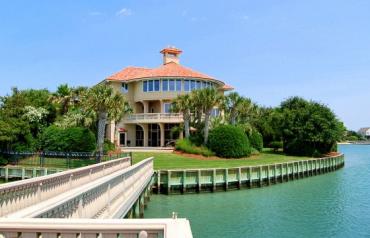 Exclusive Figure Eight Island Residence
