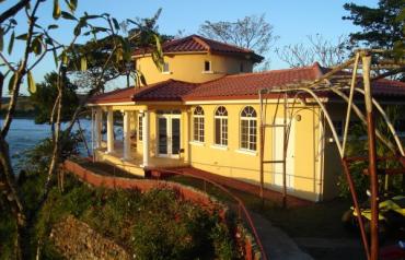 Oceanfront 3 bedroom luxury home