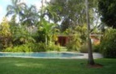 LUXURY ACRE ESTATE