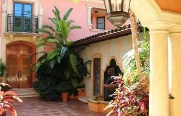 Miami Foreclosure: Over 7,000 square feet of Waterfront Luxury Living.