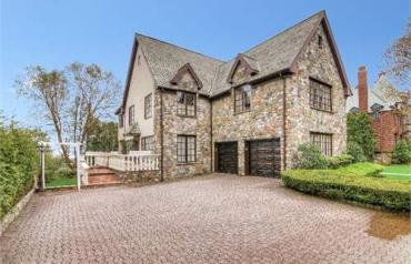 5 Bedroom Residential In New York, Usa (ref. 28003717)