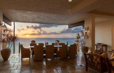 Oceanfront Hawaii Retreat