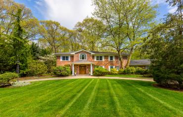 Country Club Living in Syosset Schools