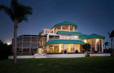 Trophy Waterfront Luxury Estate in South West Florida