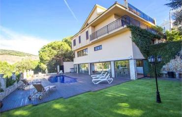 Incredible 450-Square-Meter Mansion - 1km To Beach! (ref. 22173976)