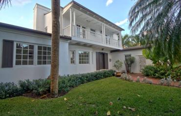 Spacious 4/4 home on the water with Dock in Miami!