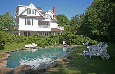 Lake Agawam Estate - In Contract