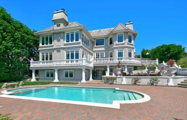 Le Chateau Tiburon Near San Francisco