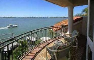 Yacht & Country Club Home In Florida