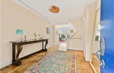 5 Bedroom Residential In New York, Usa (ref. 27393396)