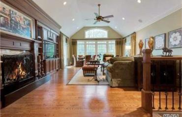 4 Bedroom Residential In New York, Usa (ref. 27685916)